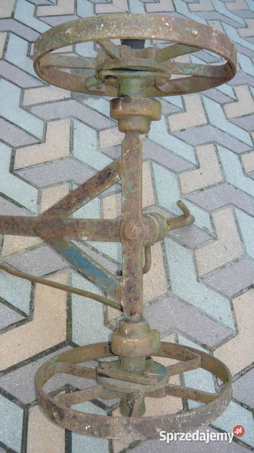 Koła metalowe starej maszyny konnej przód Sokółka