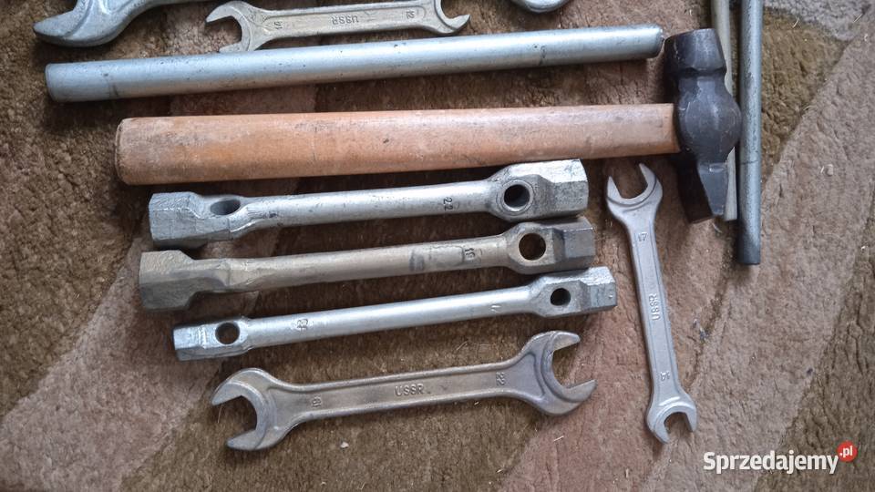 Zestaw oryginalnych kluczy do ciągnika DT Lublin sprzedam