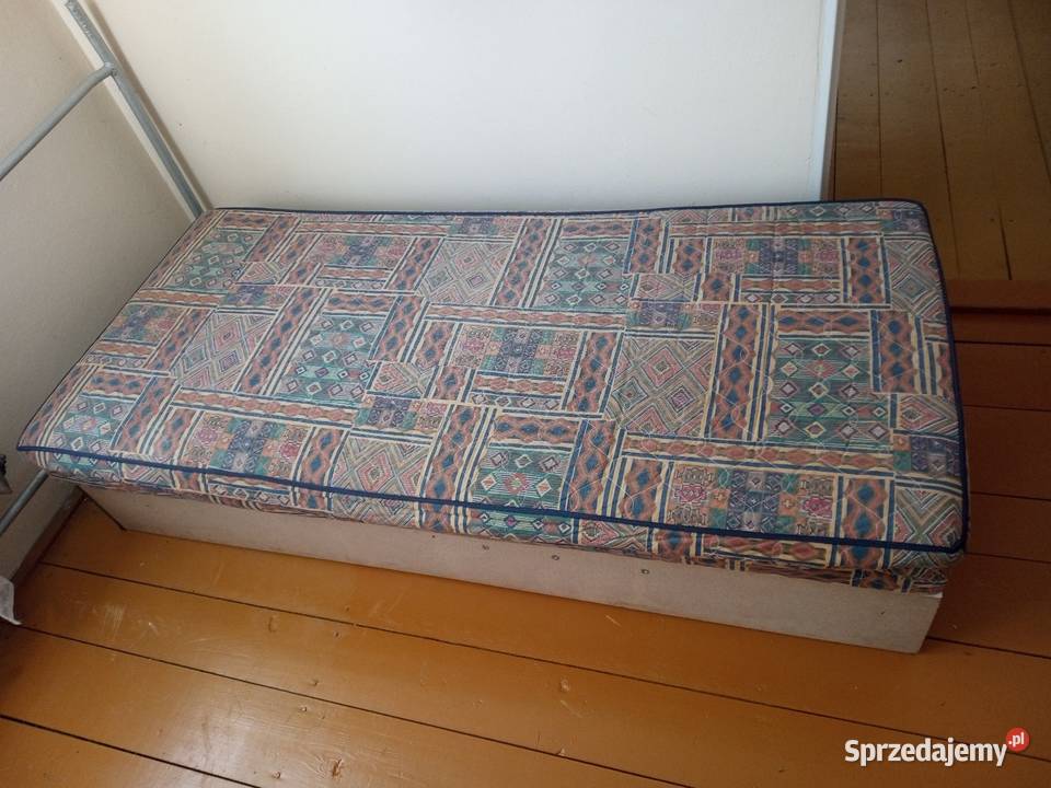 Łóżka rozkładane łózka z materacami szafka i Lubaczów