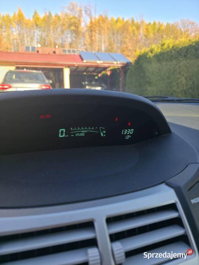 Sprzedam Toyotę Yaris II 13 benzyna Mały