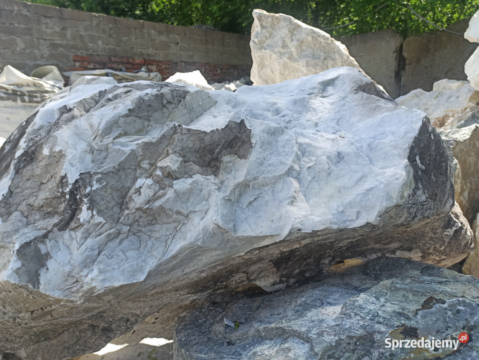 Głazy Kolorowy duży kamień skała Monolit Granit Żwir i kamienie Oświęcim