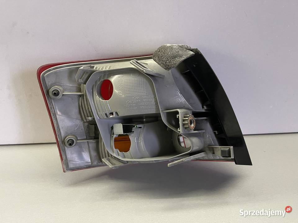 AUDI A4 KOMBI PRAWA LAMPA TYŁ 8E9945096E Lampy tylne Ostroróg