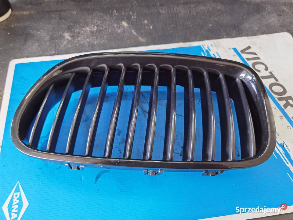 Grill nerki do BMW F10 czarny połysk zamiennik osobowe Karoseria Osięciny sprzedam
