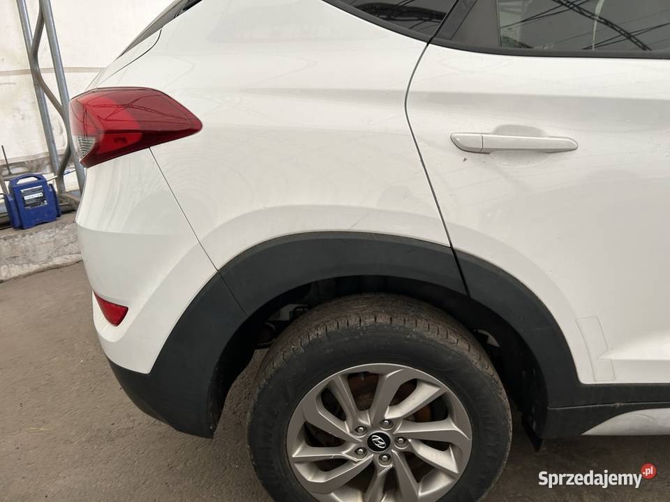 Sprzedam Hyundai Tucson benzyna 20 4x4 automat 2000cm3 mazowieckie Warszawa