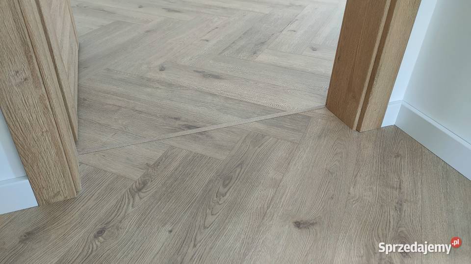 Montaż paneli podłogowych montaż drzwi jodełka Cieszyn