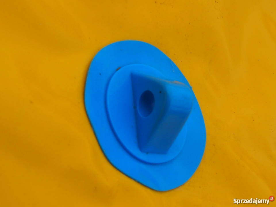 Plac zabaw na wodzie trampoliny zjeżdżalnie góry