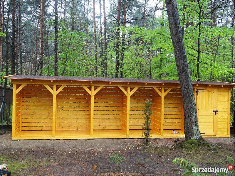 Domek z małą dwuboksową drewutnią Maria Piła Pierwsza