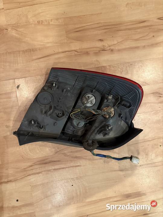 Lampa tył prawa Mazda 323f BJ wielkopolskie Ostrów Wielkopolski