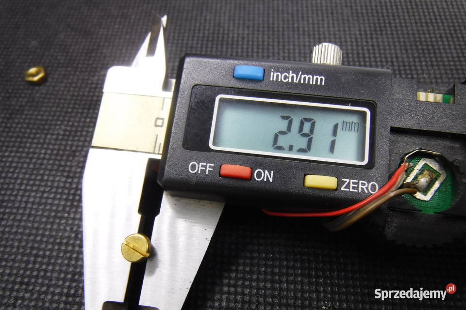 Śruba mosiężna M3 x 8mm z nakrętką gwint 05