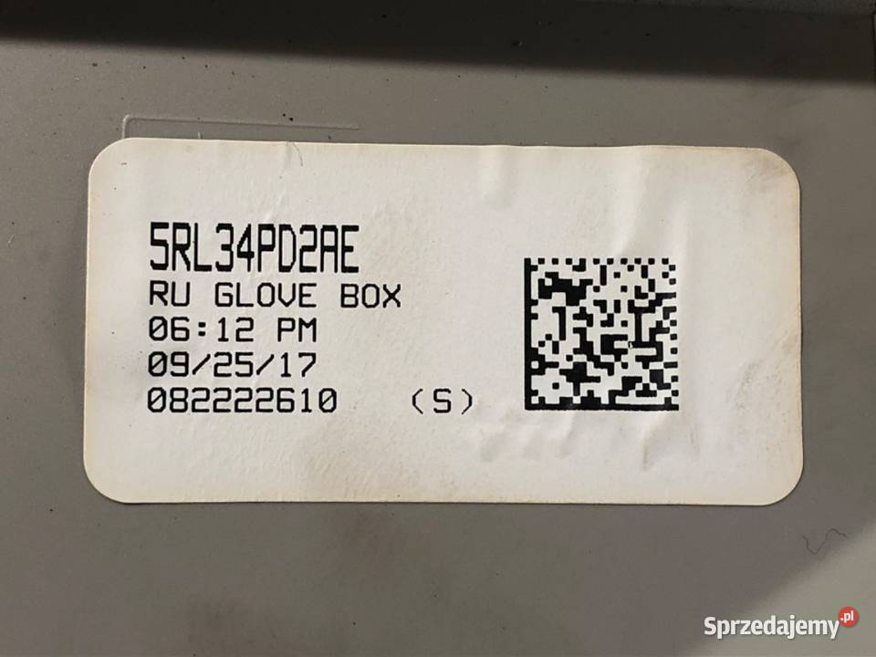 SCHOWEK PASAŻERA CHRYSLER PACIFICA Minivan