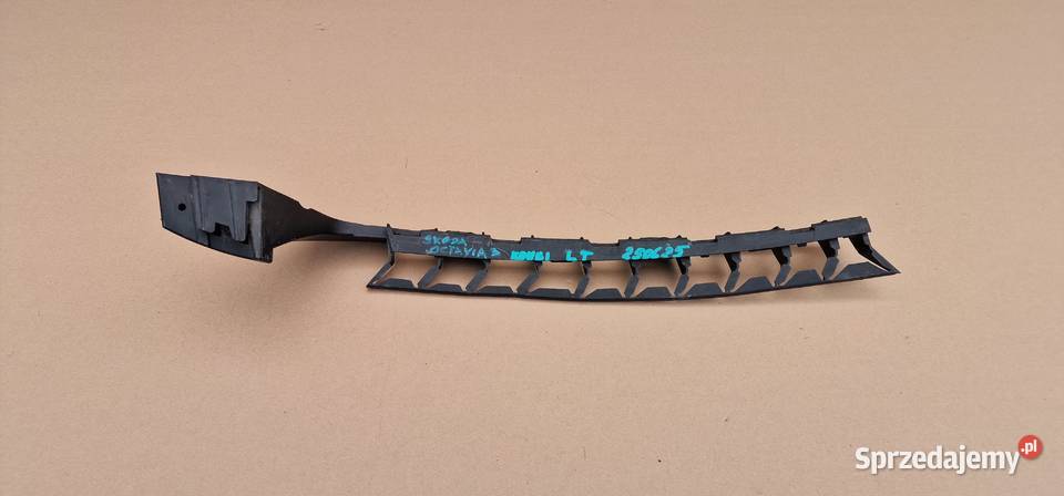 SKODA OCTAVIA III 3 KOMBI ŚLIZG ZDERZAKA LEWY osobowe lubuskie Bieleń