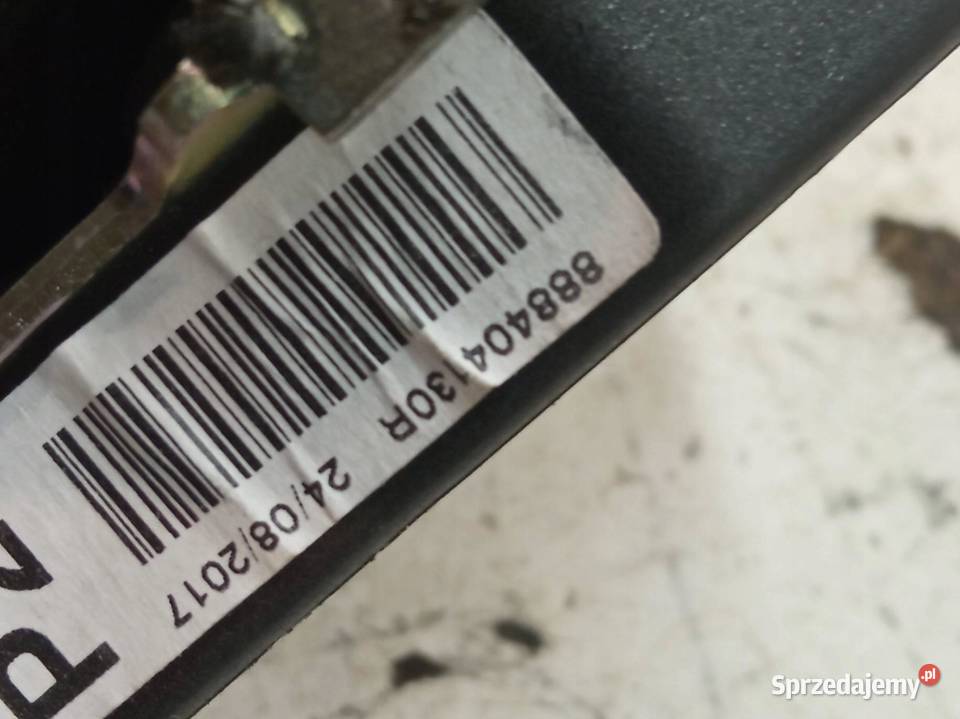 PAS BEZPIECZEŃSTWA PRAWY TYŁ KANAPY 888404130R osobowe