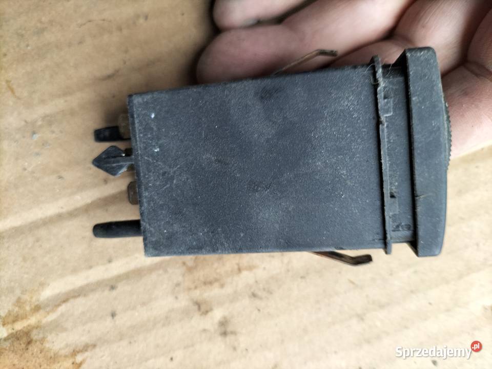 PRZEŁĄCZNIK OGRZEWANIA SZYBY A4 B5 4D0941503 Kamień-Kolonia