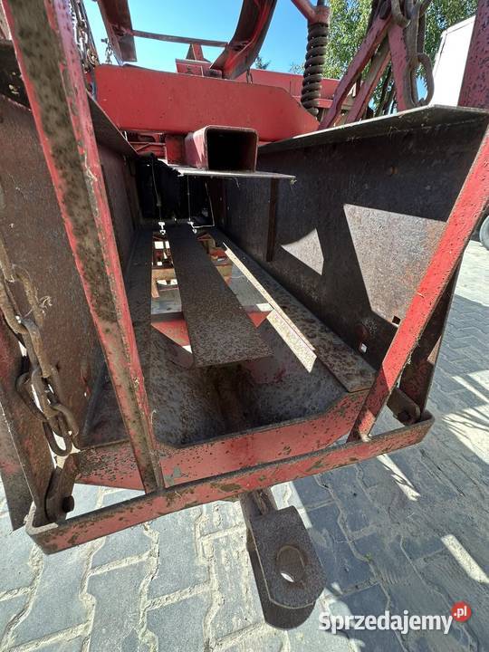 Prasa kostkująca Massey Ferguson 108