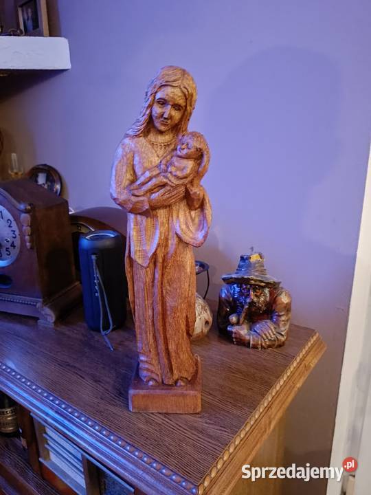 Rzeźba drewniana Matki Boskiej z dzieciątkiem Lipno
