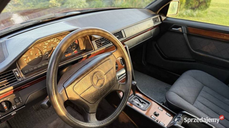 Mercedes E 124 nieuszkodzony Sobiesiernie