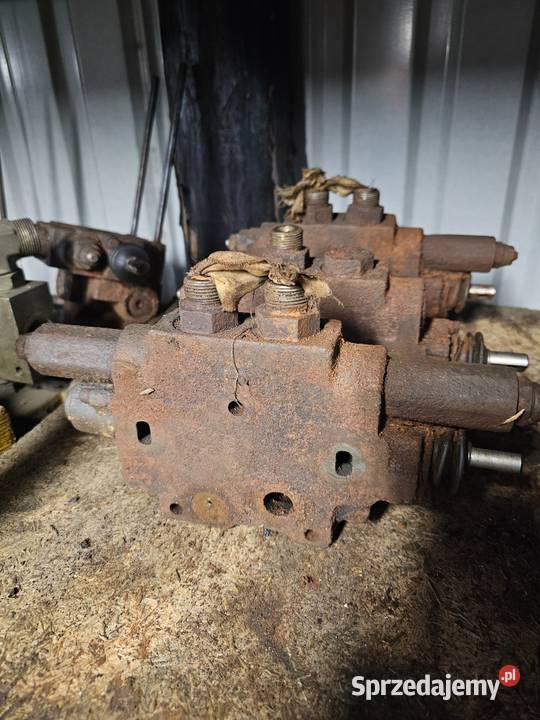 Sekcja rozdzielacza hydraulicznego Caterpillar Gdynia sprzedam