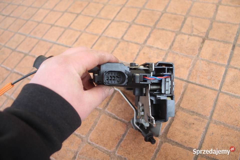 ZAMEK DRZWI PRAWY TYŁ 7 PIN AUDI A4 B6