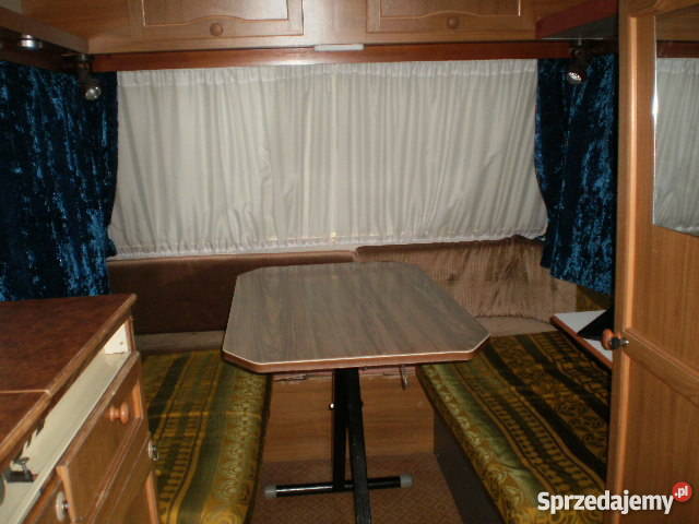 Fajna przyczepa kempingowa z panelem i Kempingowe