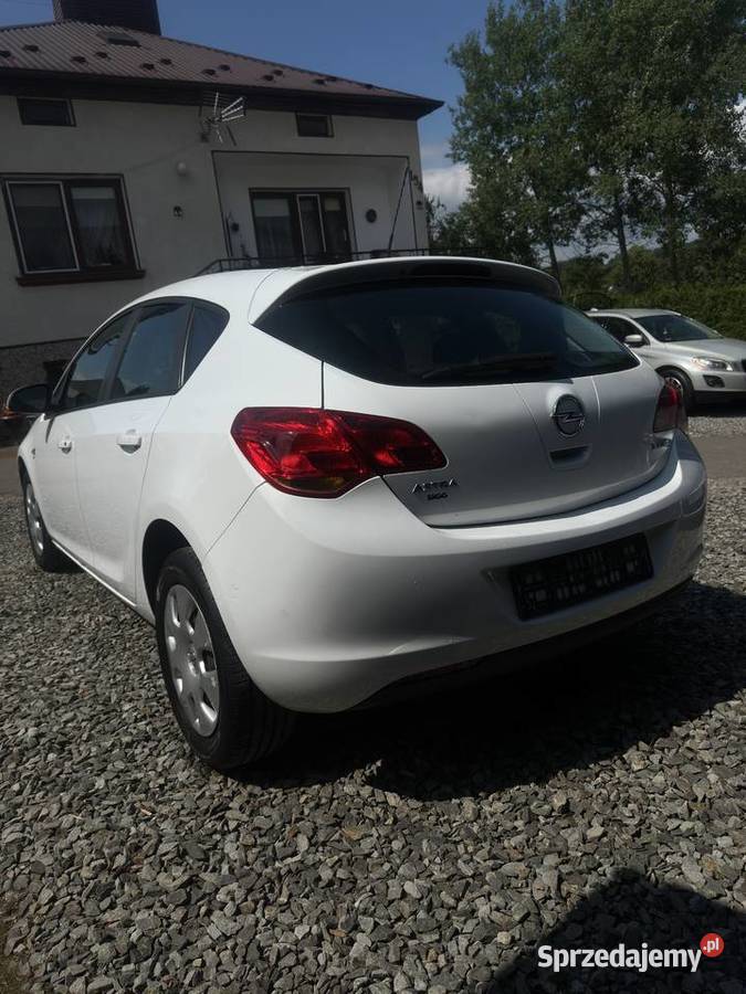 Opel Astra J 14 100 2010 Benzyna Bezwypadkowy 183700km Jasło