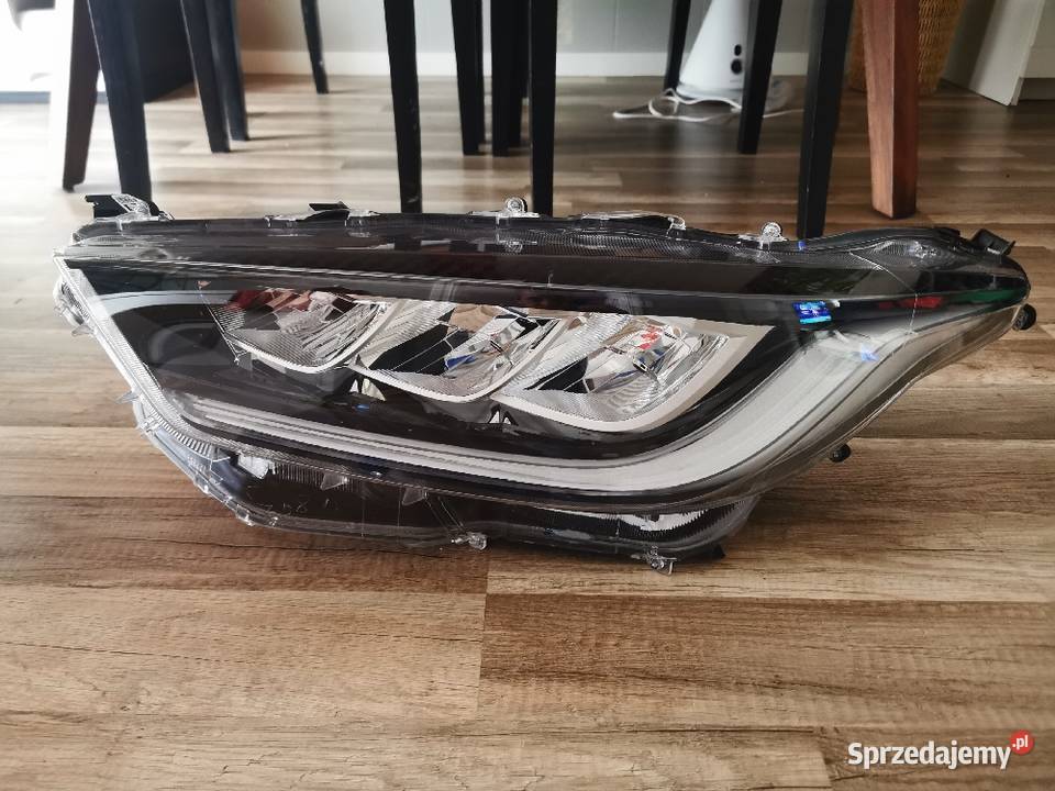 TOYOTA YARIS LAMPA PRZEDNIA E427583L osobowe Jelenia Góra sprzedam