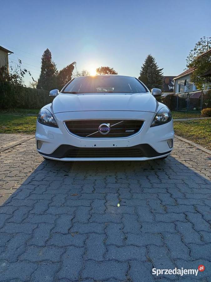 VOLVO V40 z 2014r w najbogatszej wersji RDESIGN Volvo Puławy sprzedam