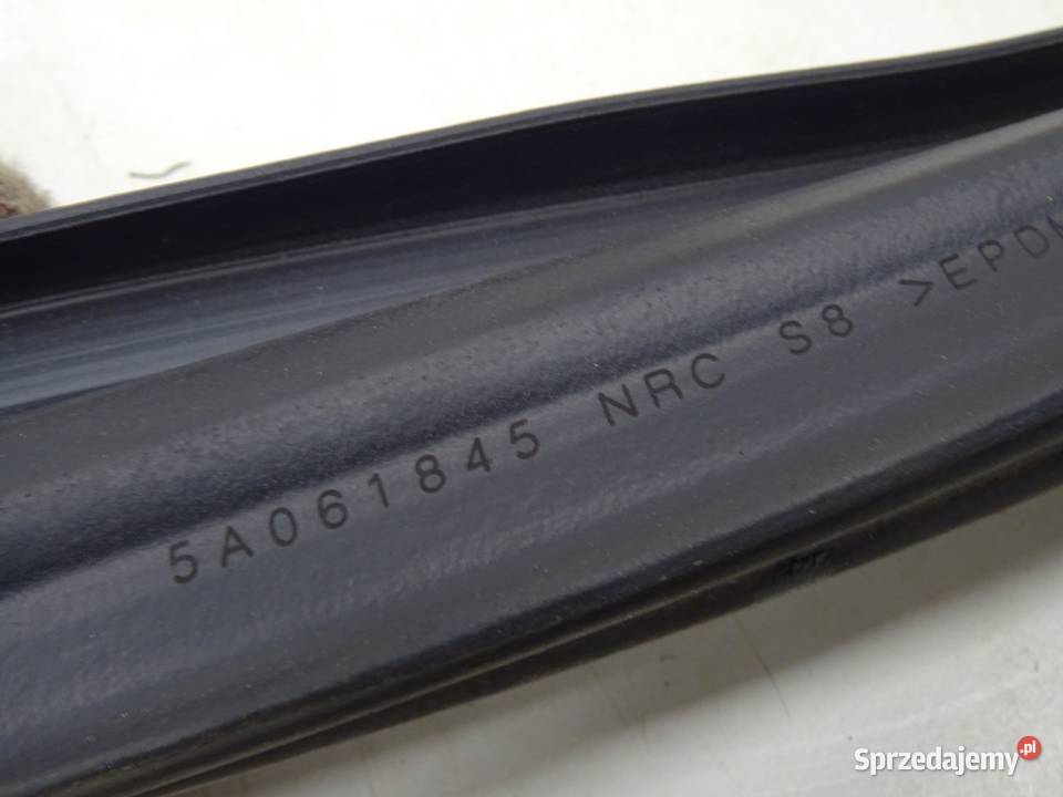 USZCZELKA DRZWI PRAWA LEXUS RC SportowyCoupe