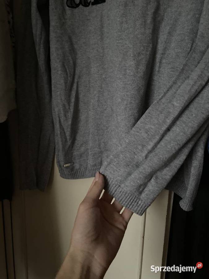 Sweterek House szary z koronkowym wzorem wiązany