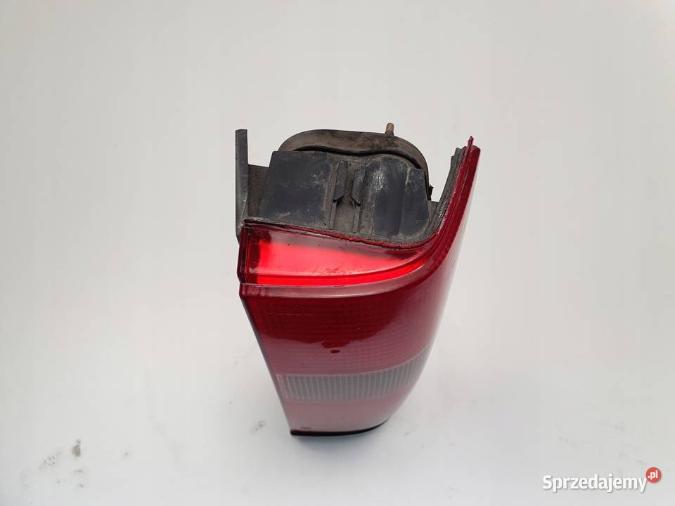 LAMPA PRAWA Volvo V70 I XC70 9600r TYLNA prawy Chełm