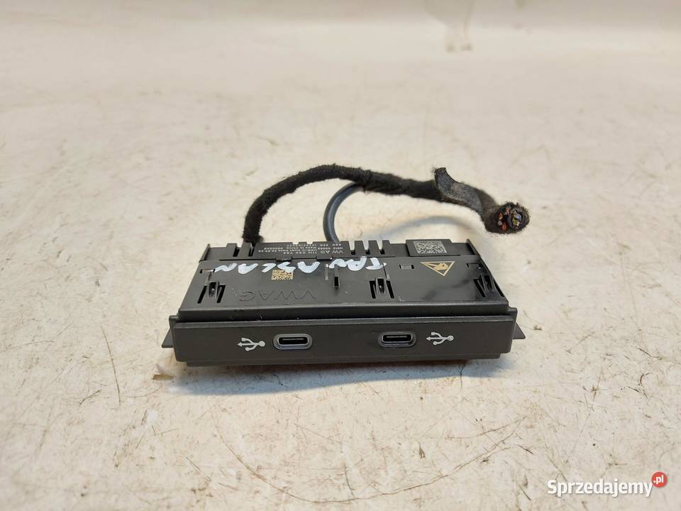 Cupra Tavascan 11H 2025 port złącze usb aux