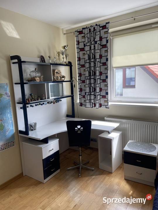 Piękny komplet mebli chłopca w stanie Izabelin B