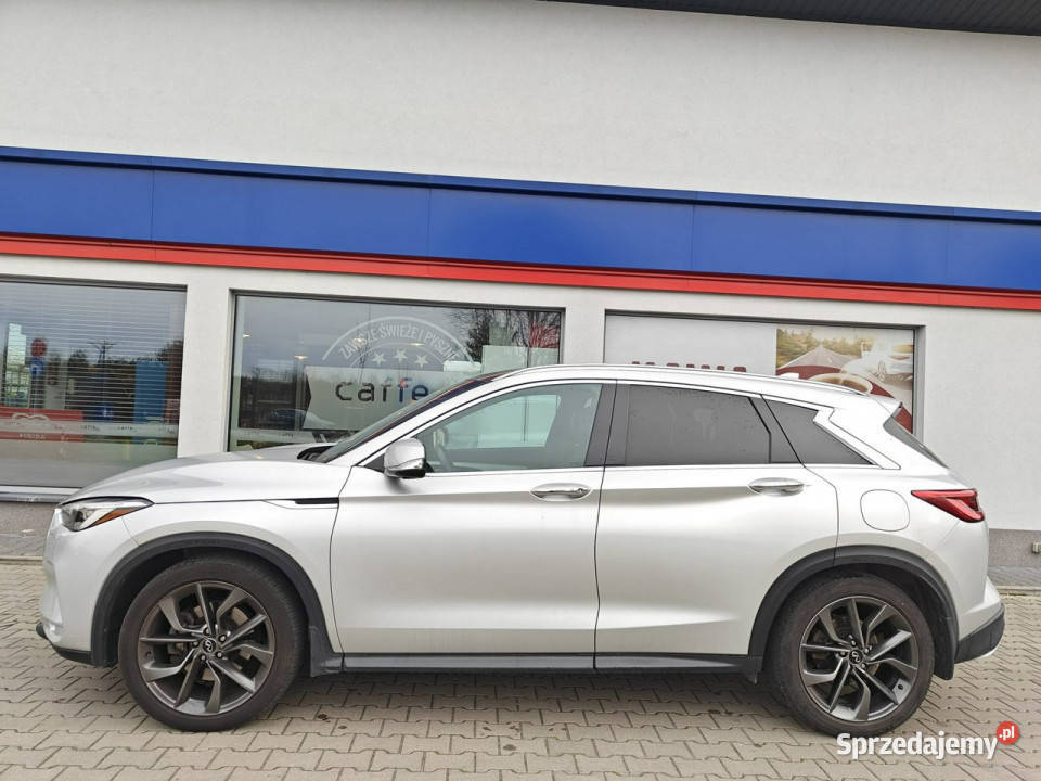 Infiniti QX50 asystent pasa ruchu