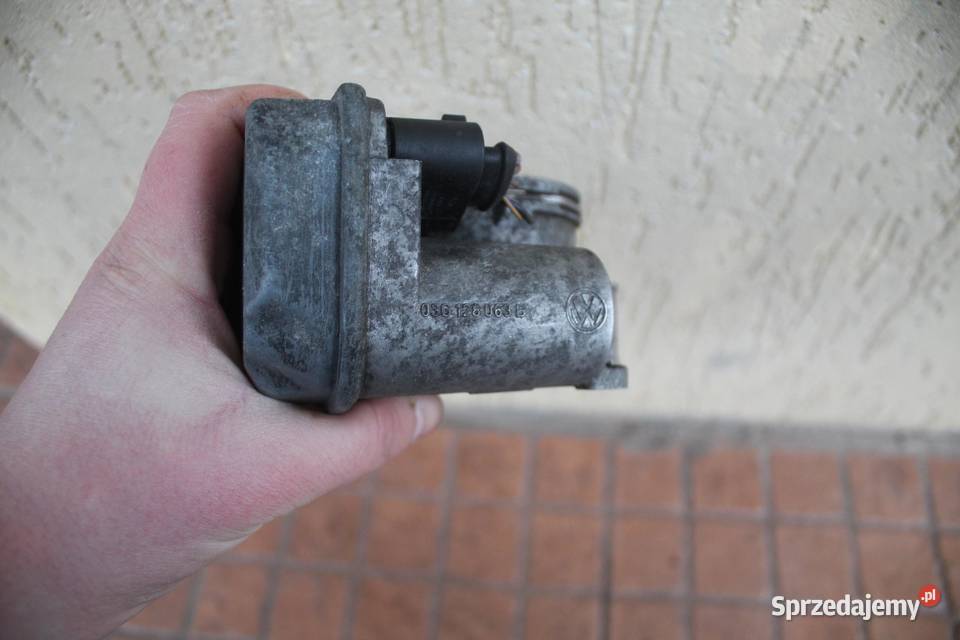 PRZEPUSTNICA VW PASSAT B6 20 TDI 03G128063B