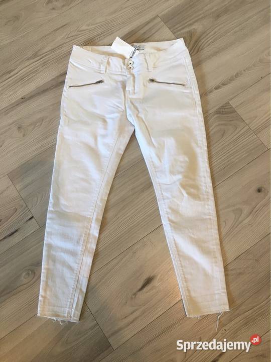 Białe jeansy damskie Superdry 2630 małopolskie Skawina