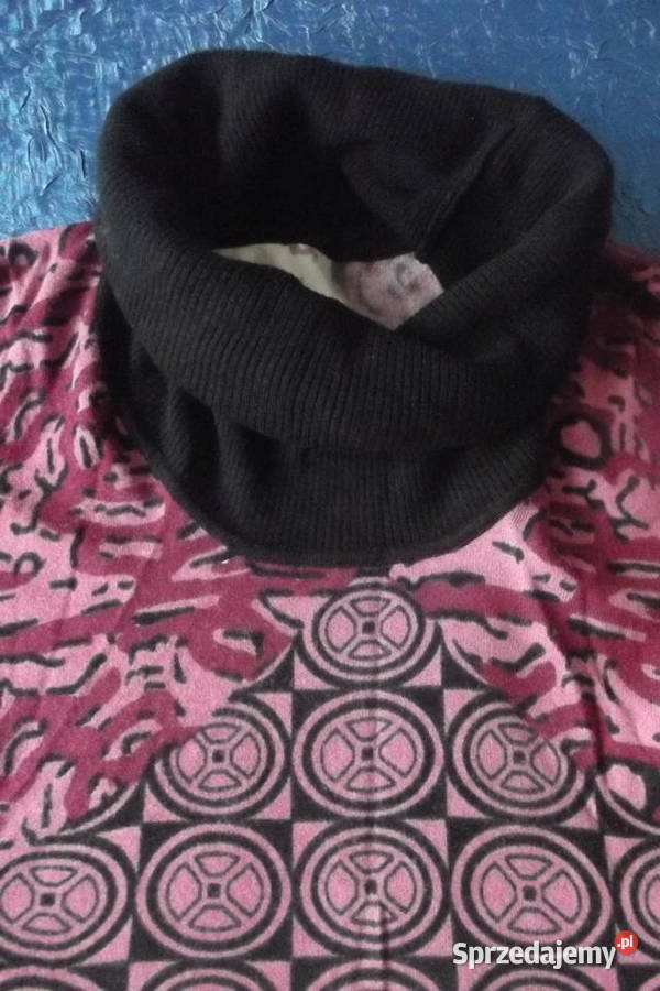 Piękny sweter z kominem z wizerunkiem kobiety SM Piekary Śląskie