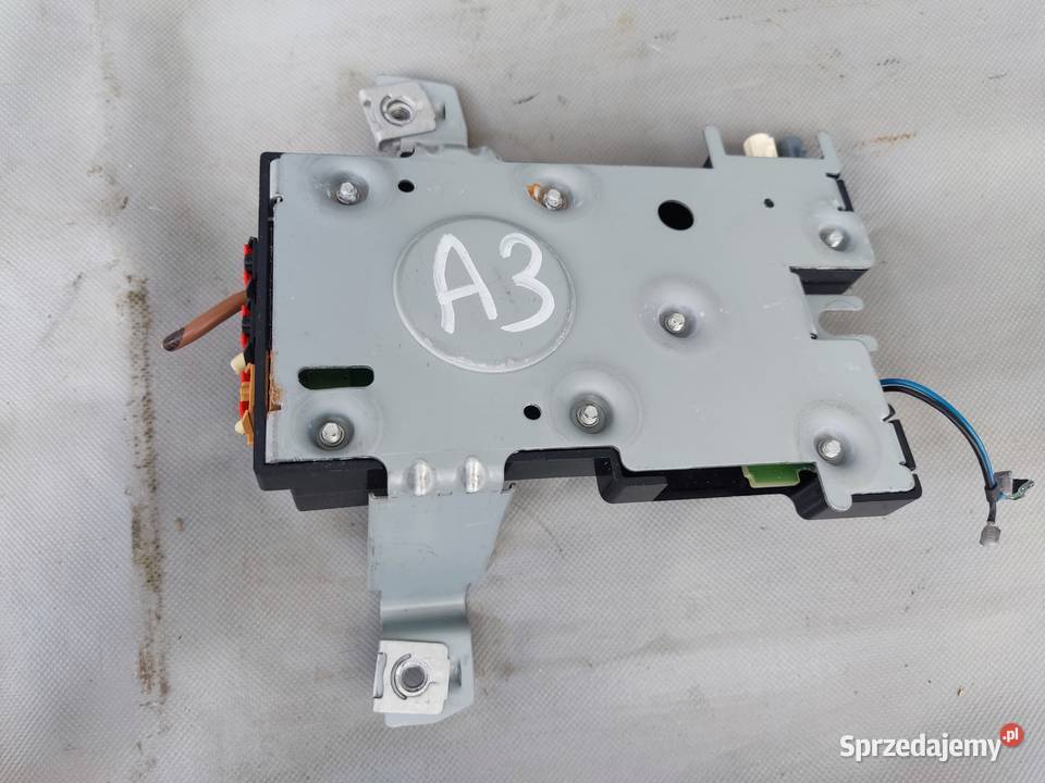 AUDI A3 8P LIFT WZMACNIACZ ANTENY ANTENOWY Radom