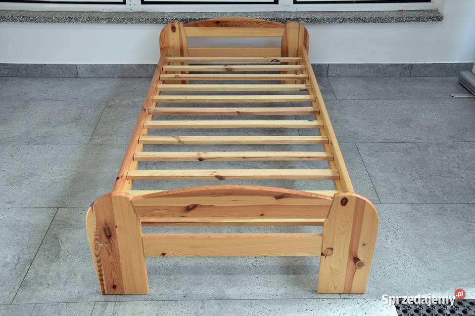 łóżko z drewna sosnowego z nowym materacem Olsztyn