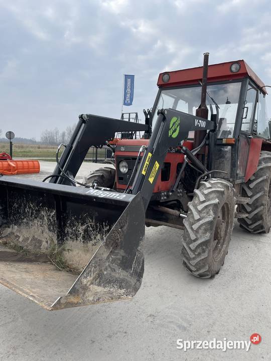 Ładowacz czołowy firmy Agrosped model V700 Stara Kuźnia