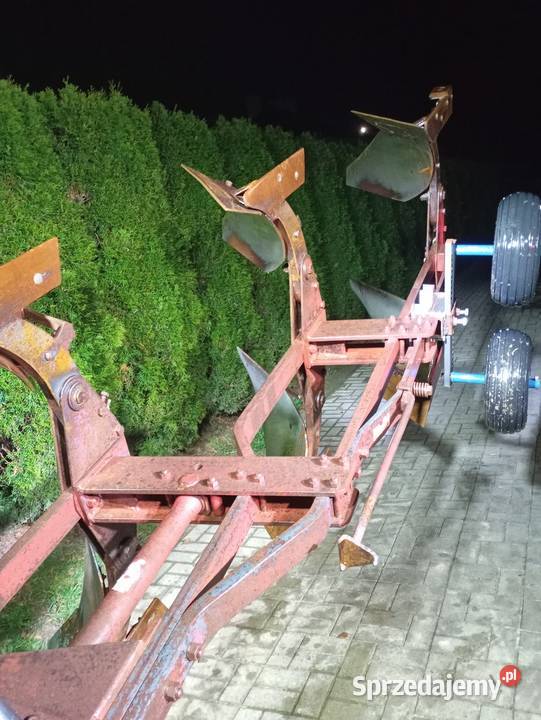 Pług 3 skibowy obrotowy