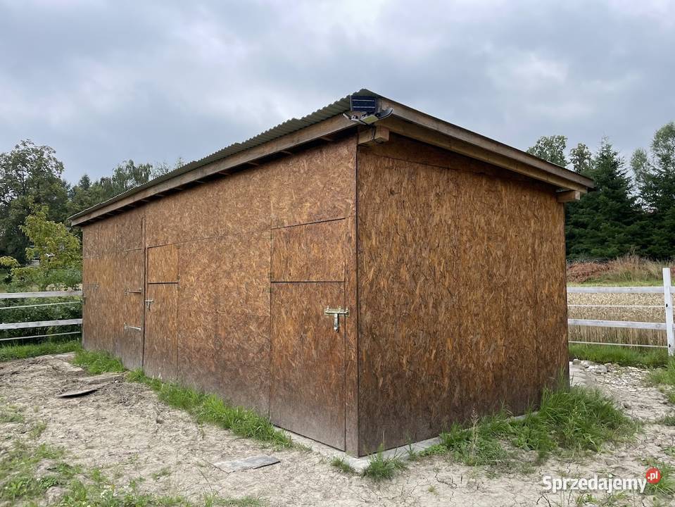 Stajnia drewniana z budynkiem gospodarczym Hecznarowice