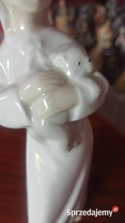 Figurka stojącej dziewcznki z pieskiem Bez Porcelana i szkło pomorskie Gdańsk