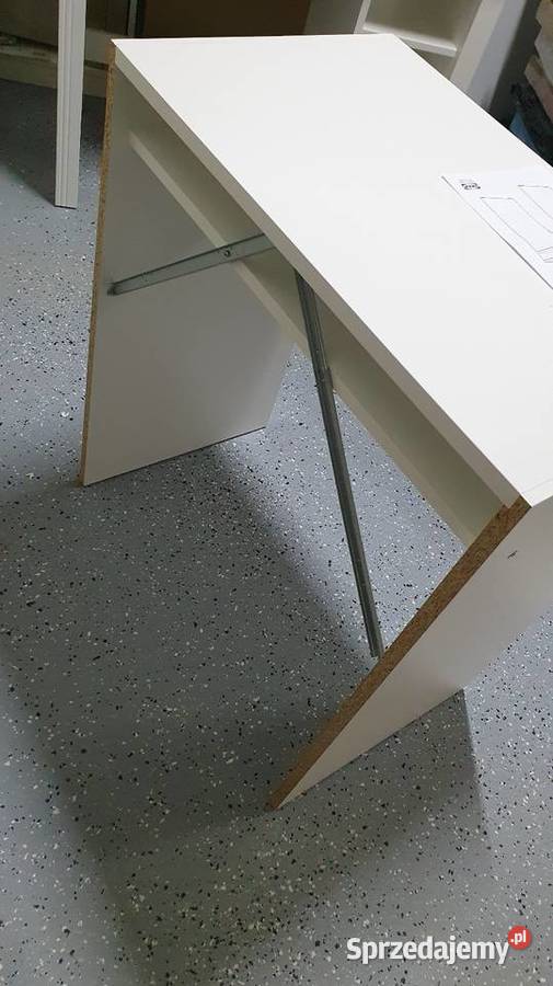 Małe białe biurko Torald z Ikea