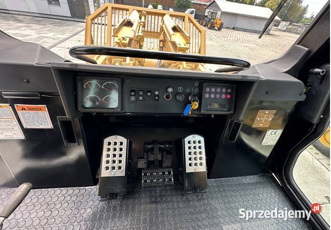 ŁADOWARKA GĄSIENICOWA MARKI CATERPILLAR 973C