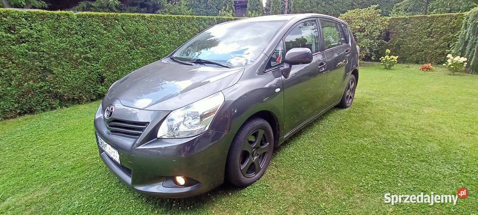 Samochód TOYOTA VERSO 18 BENZYNA NISKI PRZEBIEG Zarejestrowany w Polsce Kobiernice sprzedam