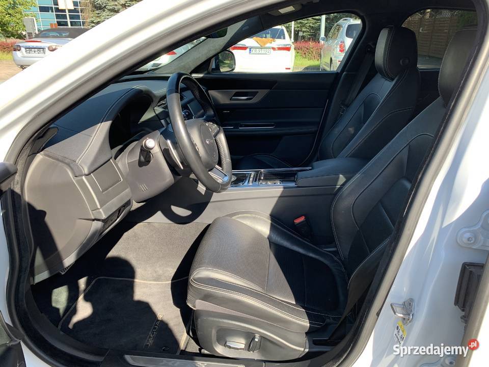 Jaguar XF 20 300 2019 Benzyna benzyna