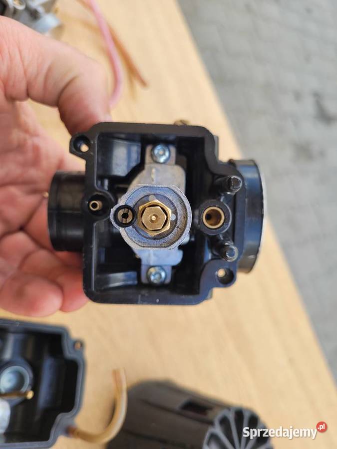 Sprzedam dwa gaźniki 28 pwk są w stanie i Gaźniki Wieluń