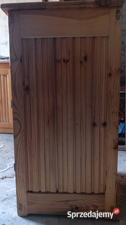 Szafka drewniana z litego drewna sosnowego Chmielnik