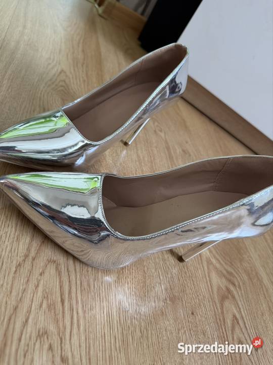 Buty na szpilce srebne NOWE sprzedam