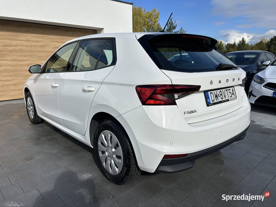 Skoda Fabia 2023r 10 mpi salon Polska fv VAT benzyna Tarnów