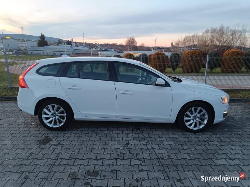 Volvo V60 I Kombi Facelifting 20 D2 DRIVEE 120 światła przeciwmgielne Sanok sprzedam